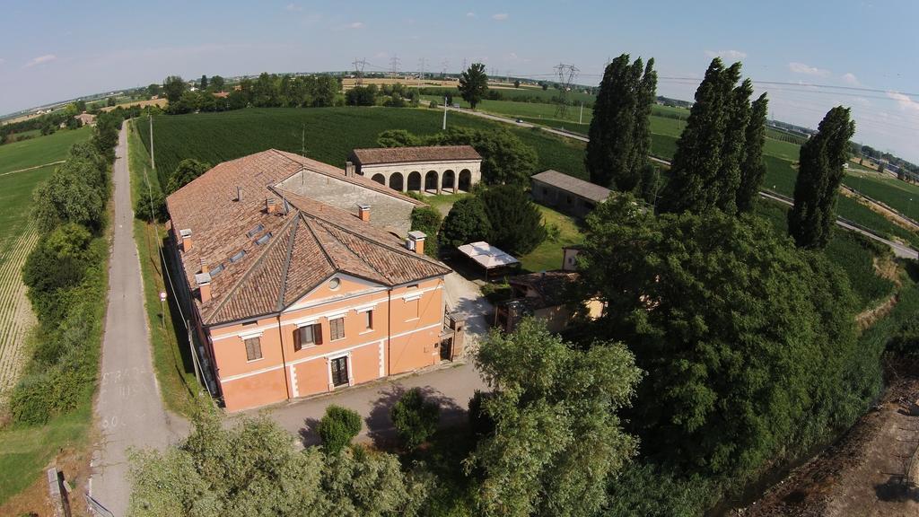 Agriturismo Corte Ponte Dei Tedeschi Guest House Ostiglia Eksteriør bilde