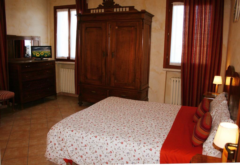 Agriturismo Corte Ponte Dei Tedeschi Guest House Ostiglia Rom bilde
